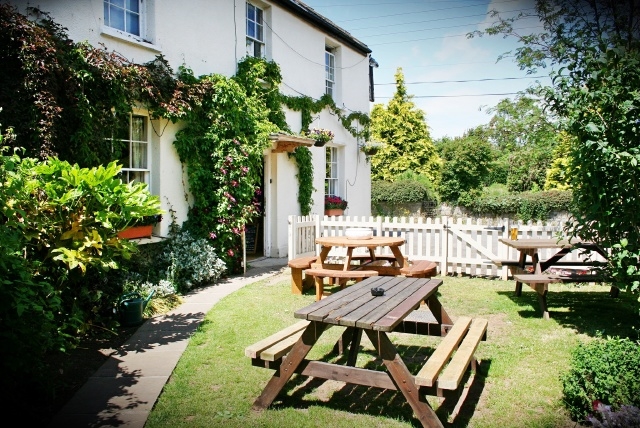 Beautiful Pub & Cottages In A Somerset Village